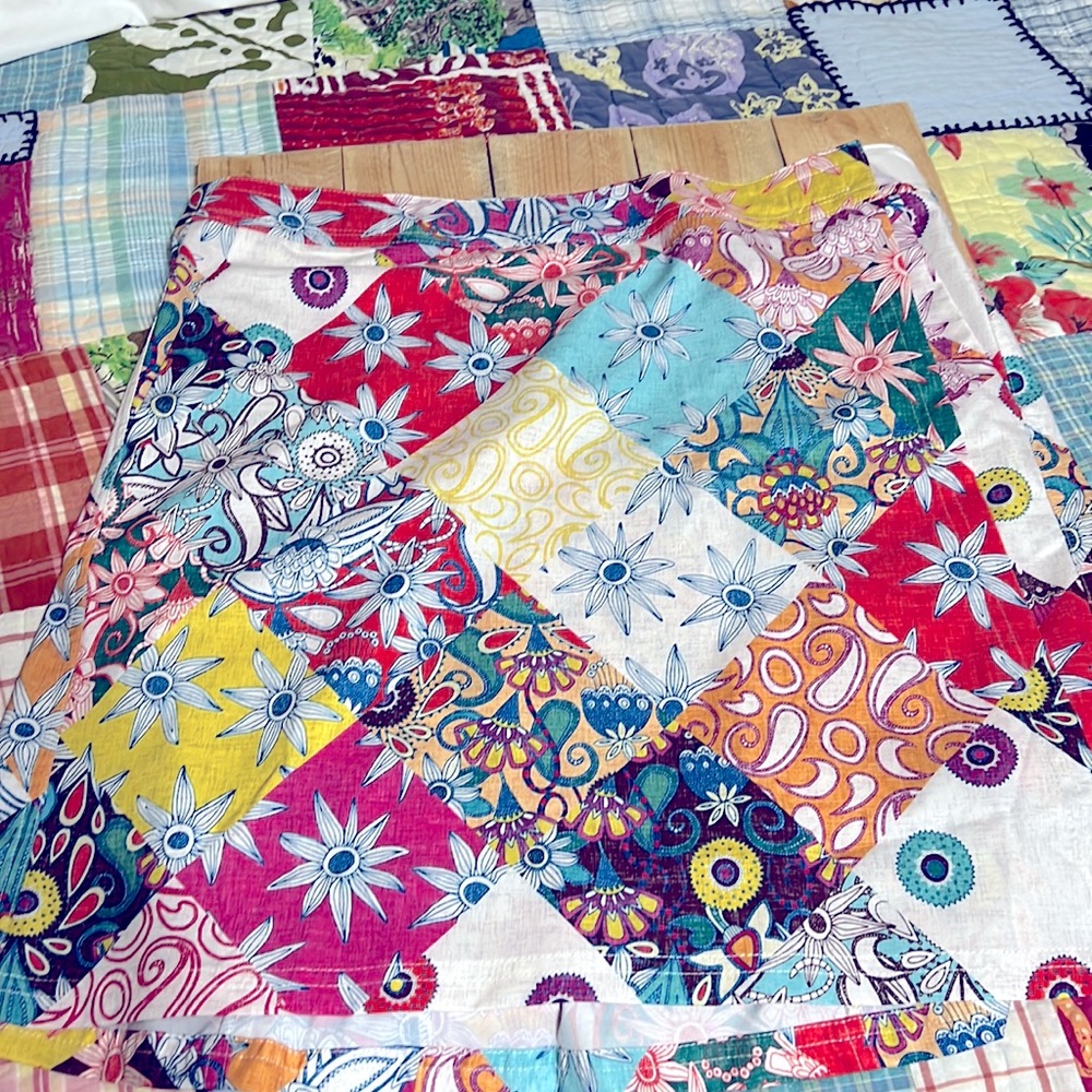 RipSkirt Hawaii wrap skirt size M length 2. Has pockets.